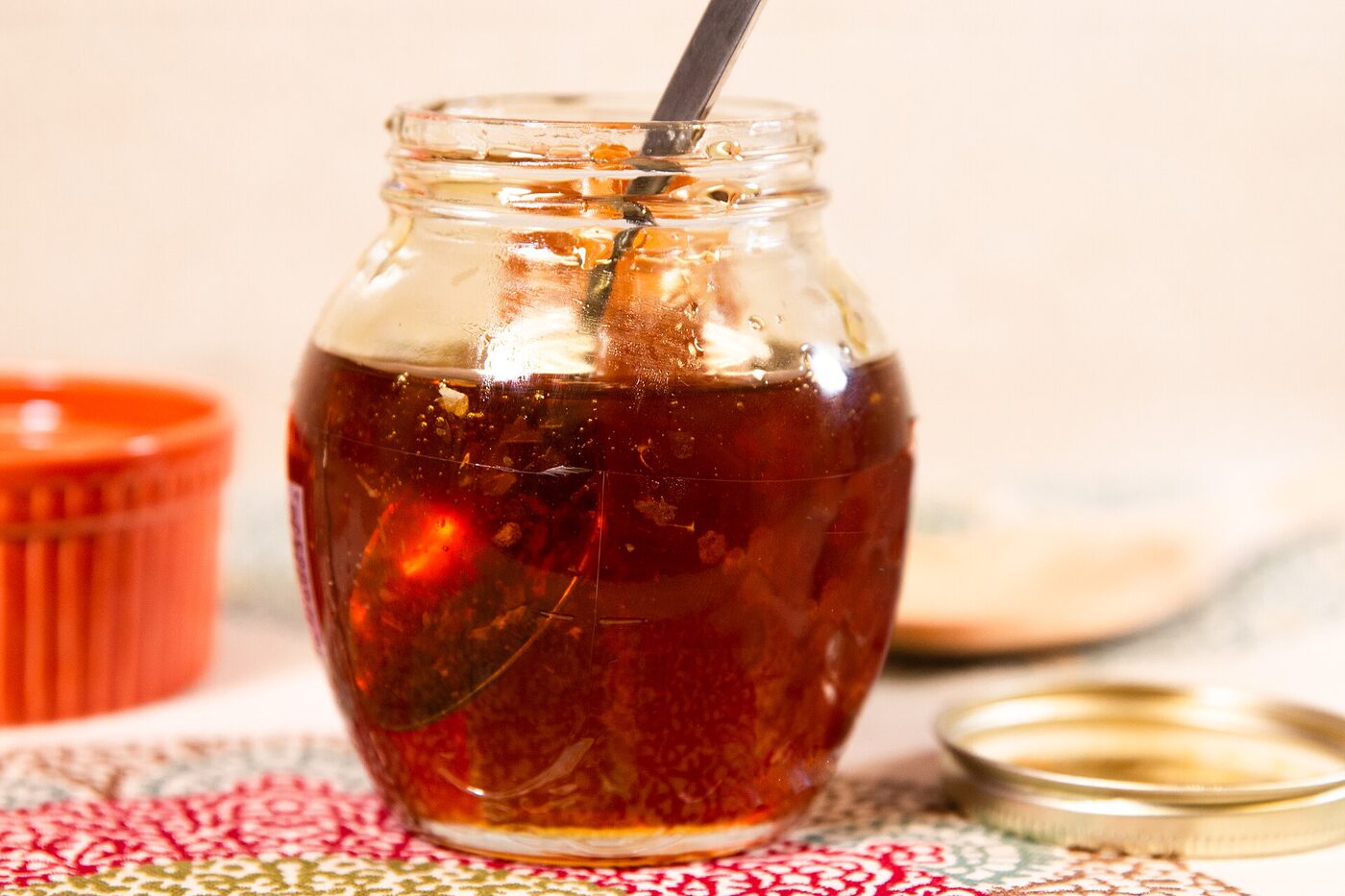 Honey jar with its honeycomb